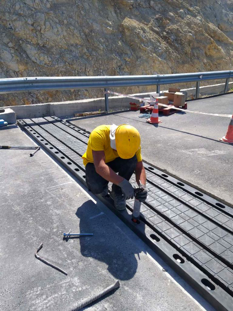 Installation of Elastomeric Expansion Joints in Newly Constructed Bridges